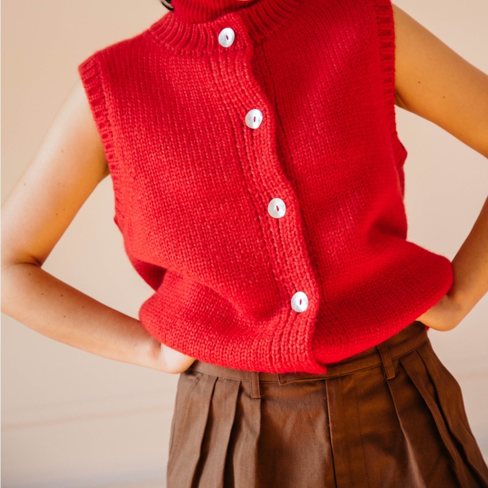 Nikki Chasin Solo Vest - Habanero